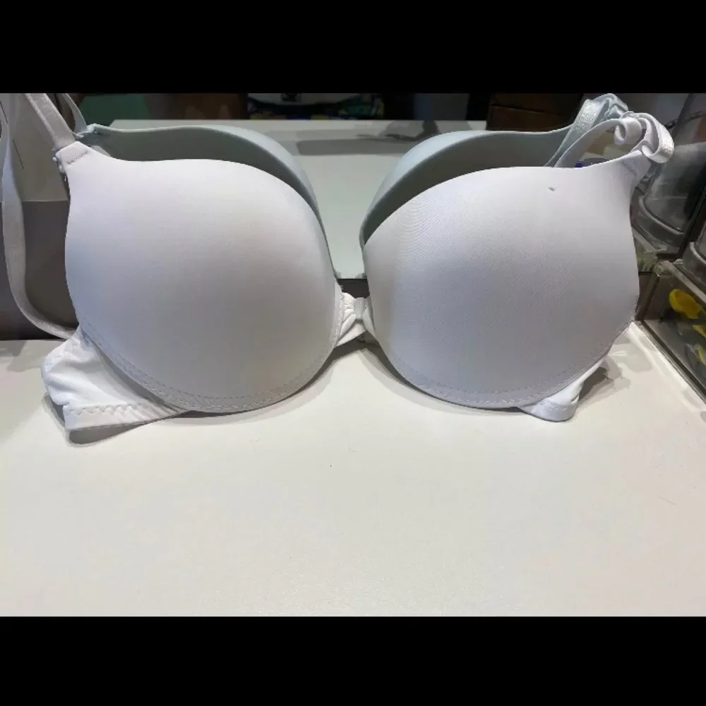 Clasp Front Bra - Picture 4 of 10